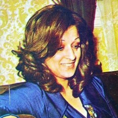 و انا جنبك بنسي ان الدنيا فيها ناس قاسيين