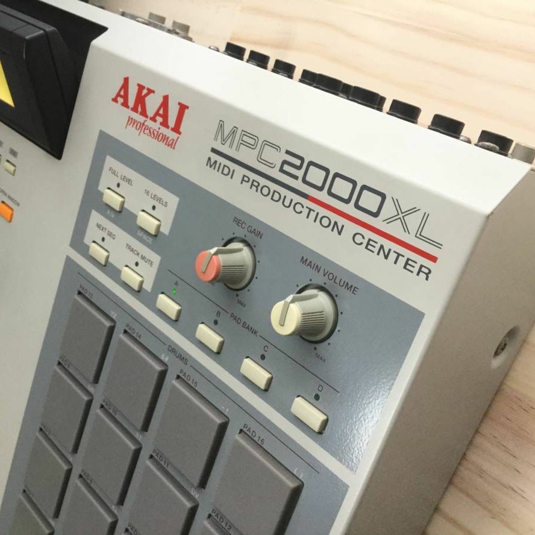 Stream Räuberlighter | Akai MPC-2000 XL Old School Skit by