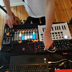 Isolation Jam #2 (Melodic Techno Live Set)