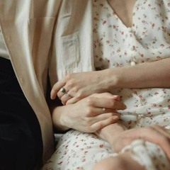 ويفيض عليا نور حبك أقول مفيش في الدنيا عذاب !