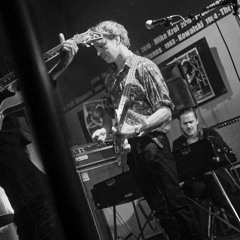 Girl & A Cat - Ultimate Crumpets (live @ Studio Patrick)