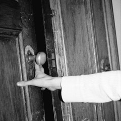 ليه بتقولي اسف؟