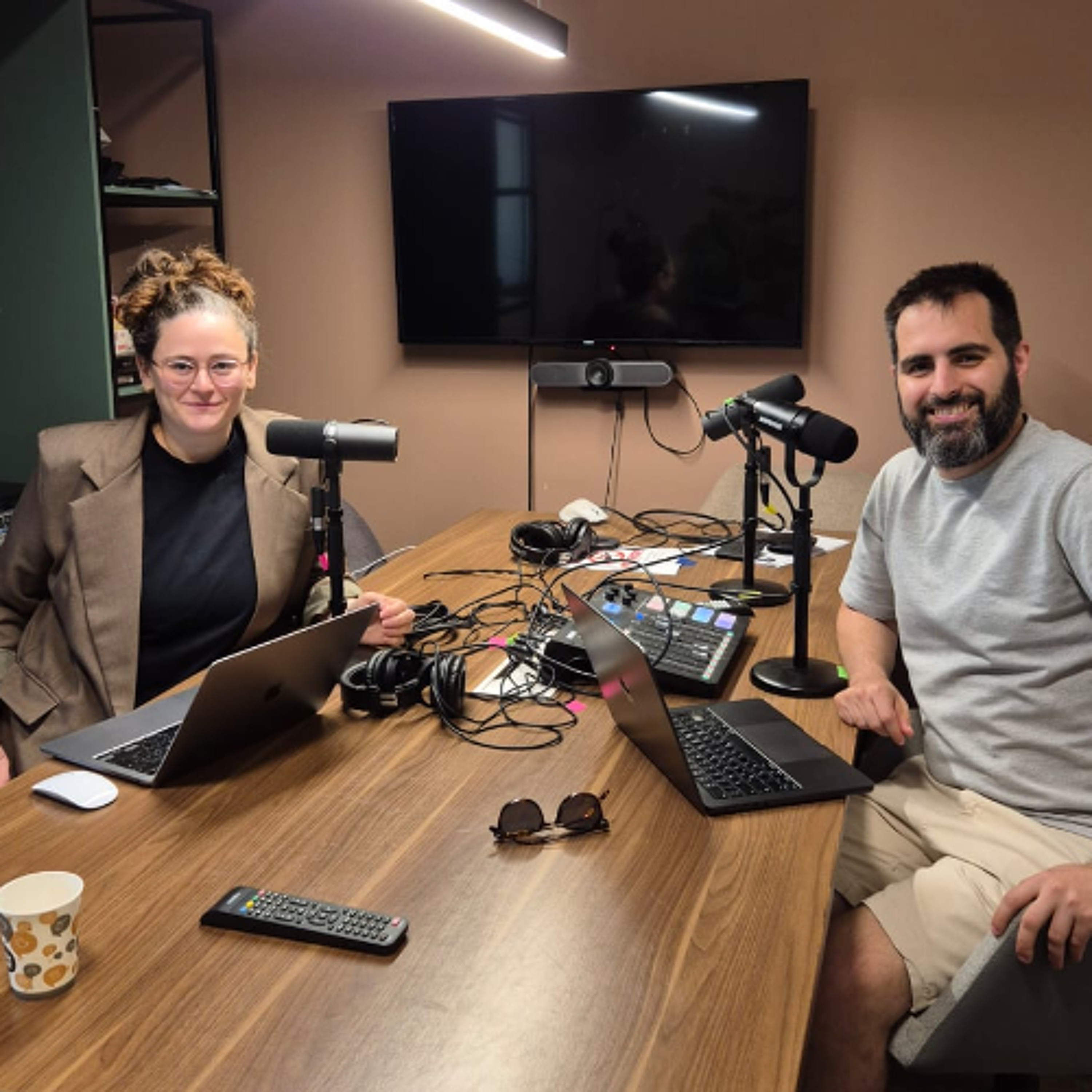 294 - Starting with Strategy (Feat. Aviram Marom) מוצרלה | Mozzarella- A Product Management Podcast 294 - Starting with Strategy (Feat. Aviram Marom)