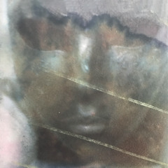 In more turbulent times, she managed to take the perfect shot (M4)