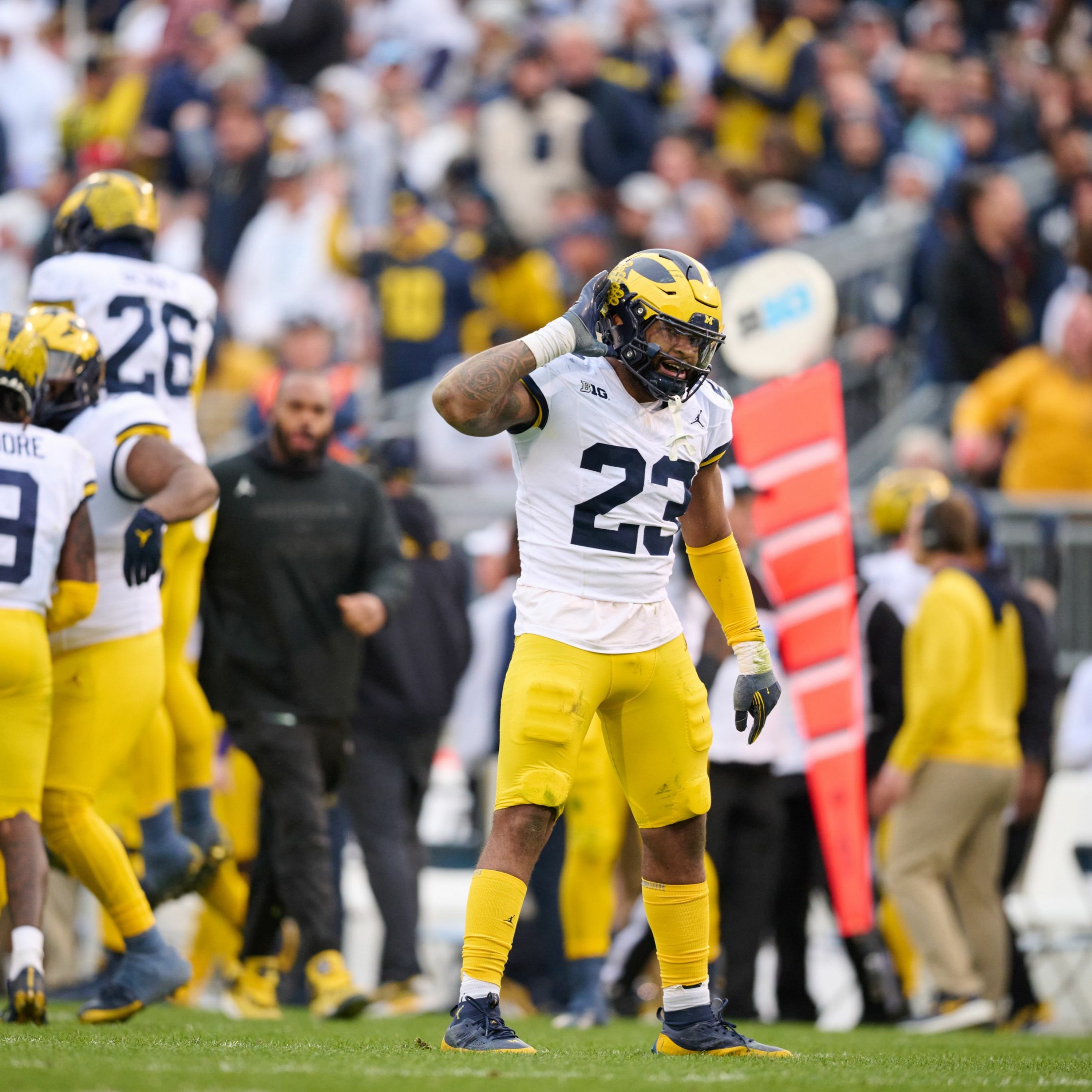 Michigan gagne sans Jim Harbaugh + Jayden Daniels mérite t-il le Heisman? Le Debrief de la Week 11 ! episode artwork