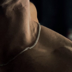 كتفاي عرشك.