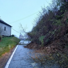 BROSSO – Frana sulla provinciale 66 che conduce a Vico; intervento dei Vigili del Fuoco