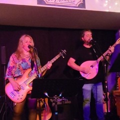 Walk Like a Egyptian Cover de The Bangles  en Concert chezMarianne à Paimpol