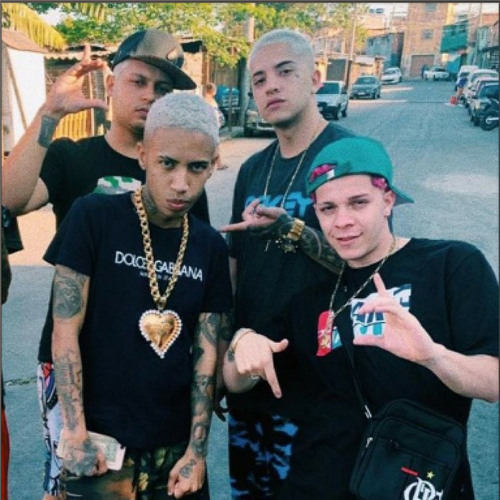 TU SENTANDO PRA MIM DESSE JEITO TÁ FAZENDO EU PERDER MINHA POSTURA, POSTURA DE BANDIDO MAU - ANJIM