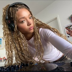 the stars are her promise | techno x tech house