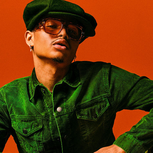 Kissing in Public, But U Know Whats Up