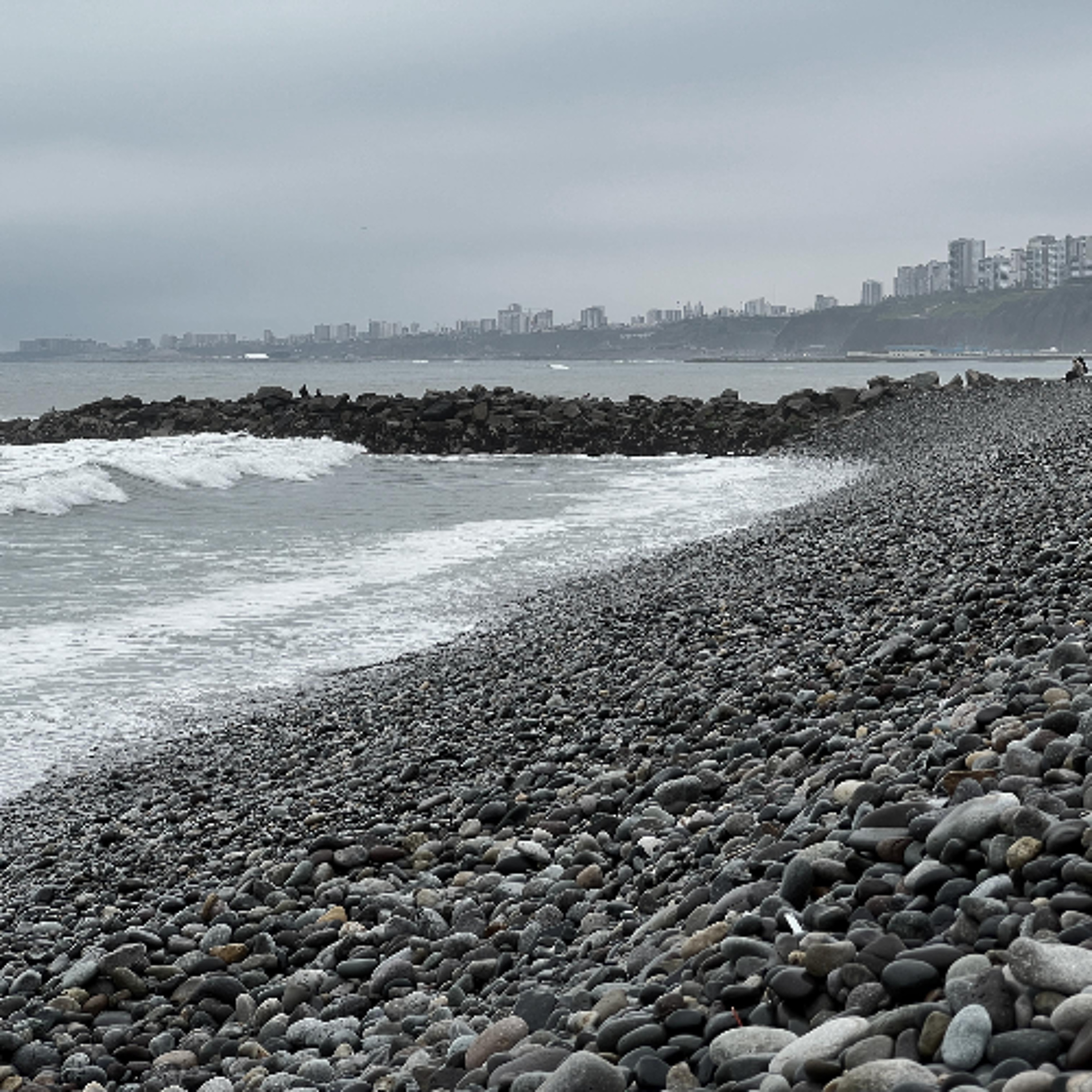 Pebble beach (2/2) (Playa Barranco, Lima, Peru, July 1st 2025)