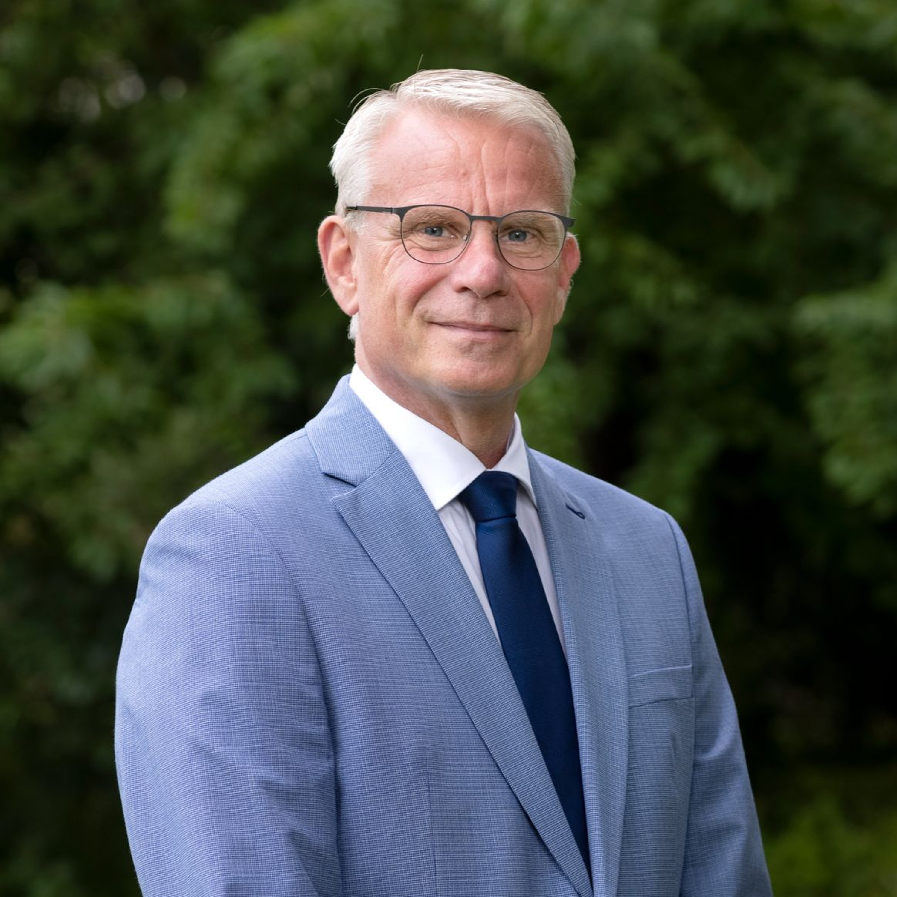 Jeroen Olthof, gedeputeerde provincie over plannen inzet zelfrijdende bussen bij Schiphol episode artwork