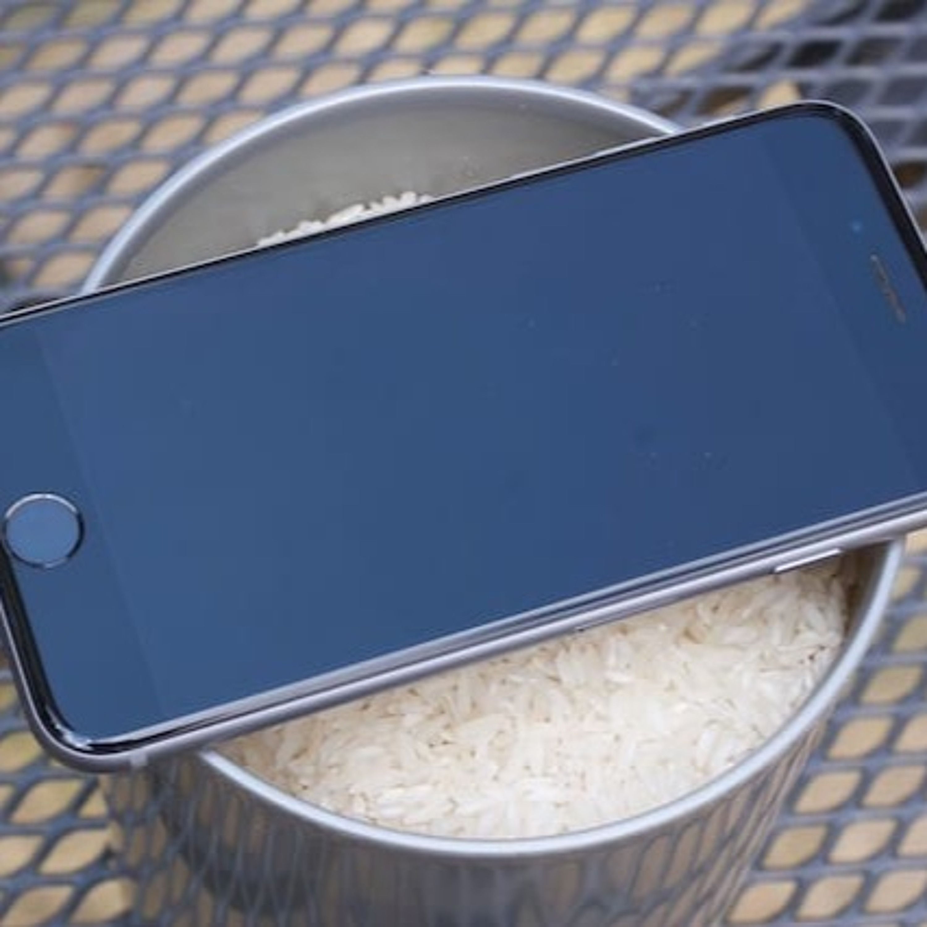 Phone wet and won’t turn on? Here’s what to do with water damage (18.04.21) episode artwork