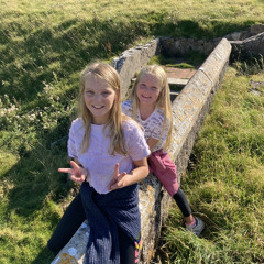 Caught in the middle (Soph and Daisy)