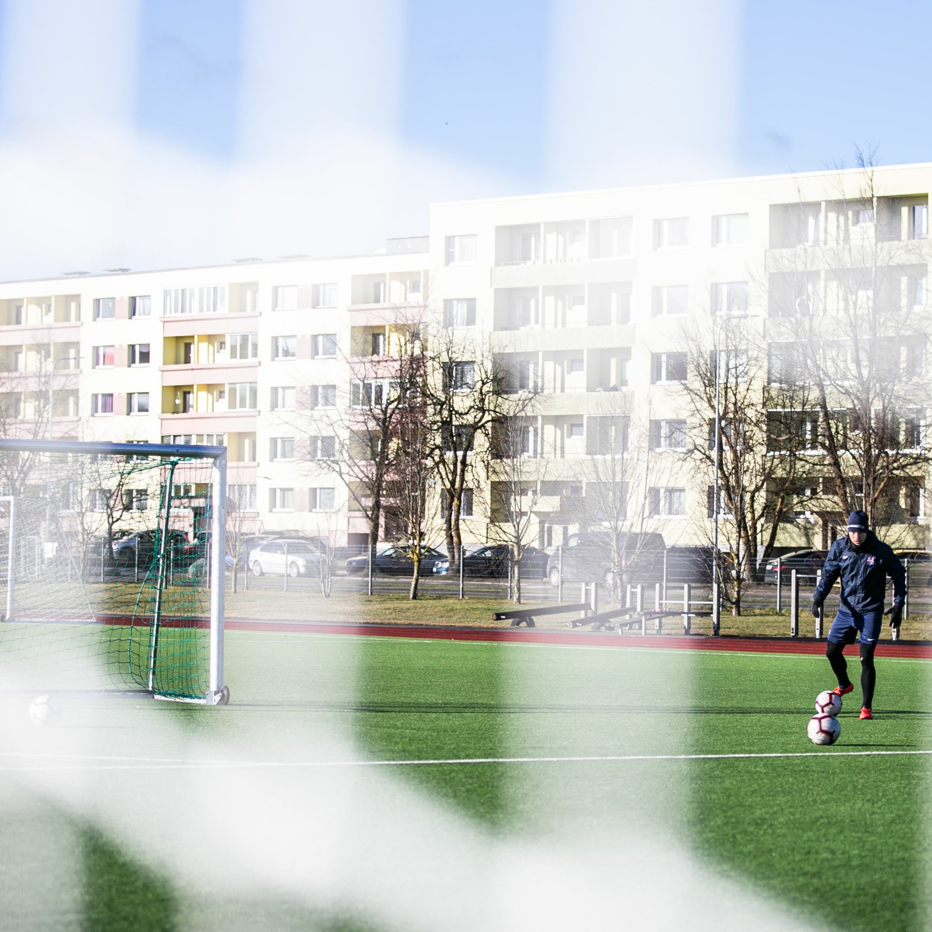 60. saade: Valitsus lubab trenni 300 jalgpalluri asemel üle 20 000 - mis on head ja kus peitub oht?