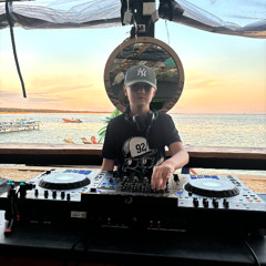 #summervibes in my dnb mix from the seaside🌴