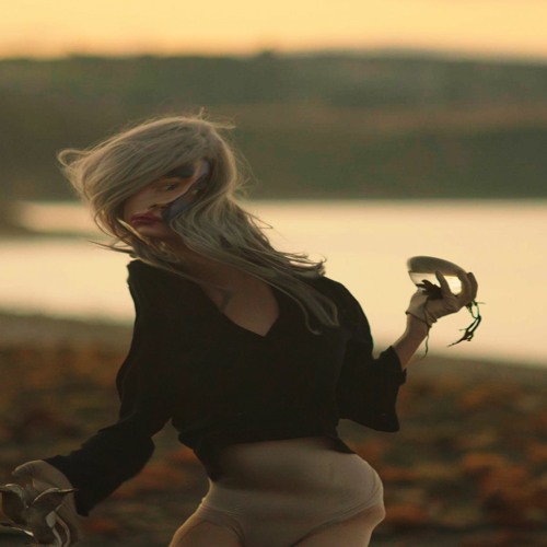 PREMIERE: Yr Lovely Dead Moon - Floating World [Hot Concept]