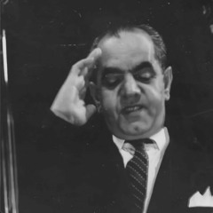 علشان بدك ترضيني بتقولي بحب عينيك