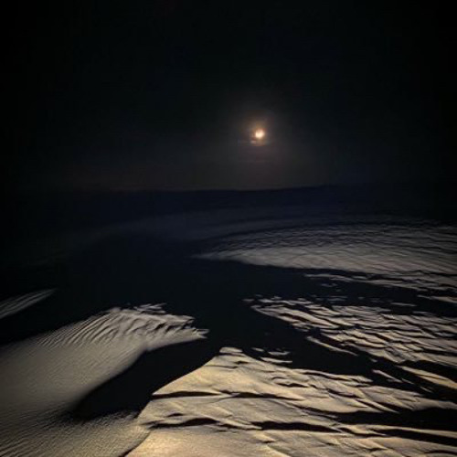 احبك حُب خلاني ابيع الدنيا من اجلَك ..