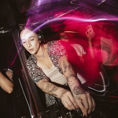 trippy set by lucrecia