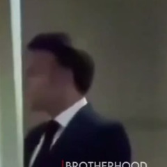 Video@: Emmanuel Macron Schiaffo Macron Schiaffo Moglie