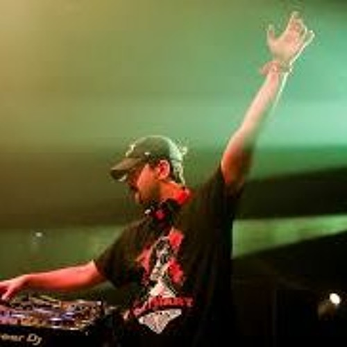 Valentino Khan & Bad Royale feat. Richie Loop - Get Out My Way *NEW VERSION HQ* PREVIEW