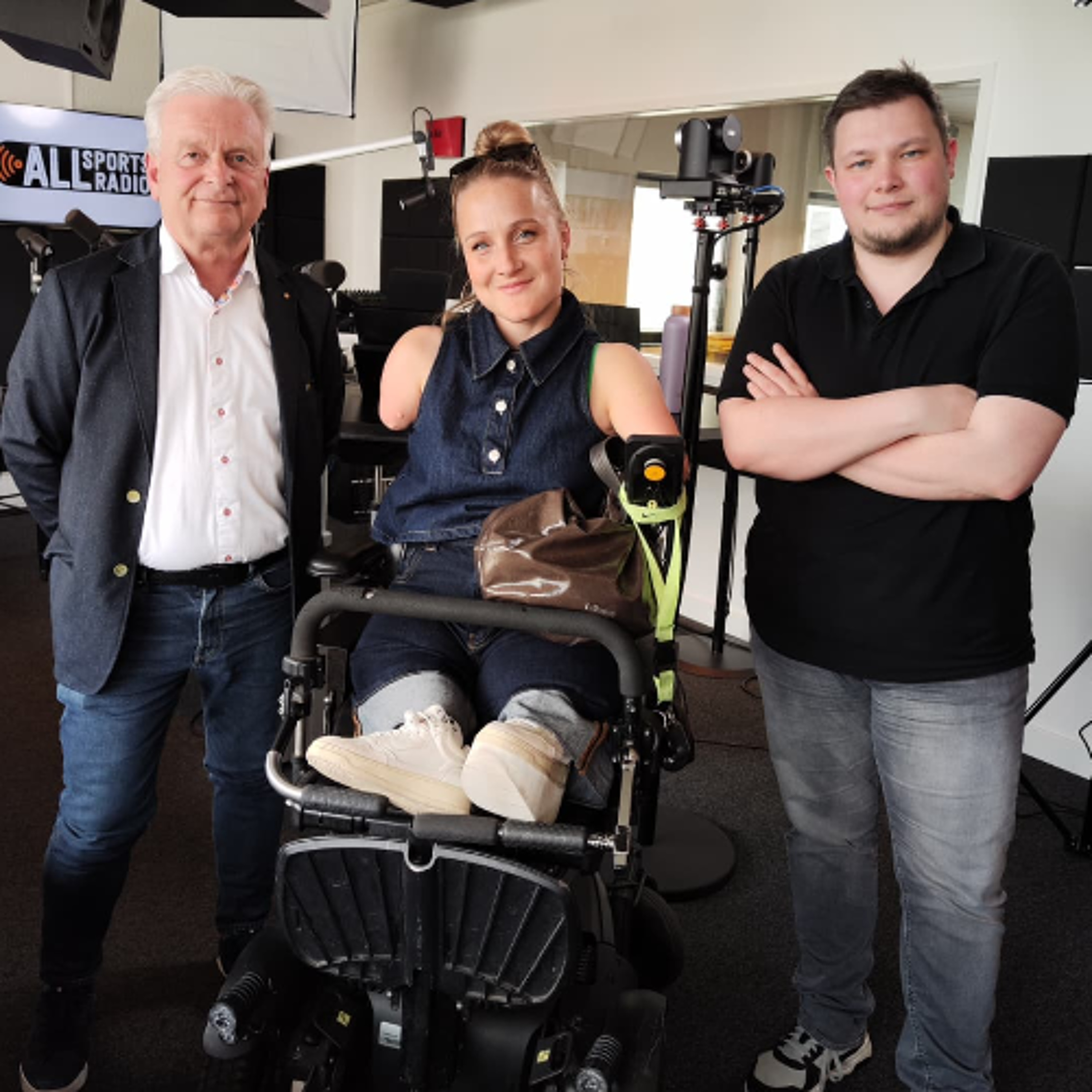 Van theater tot televisie; Eva Eikhout timmert hard aan de weg - Uniek Sporten Vandaag 9 april 2026 episode artwork