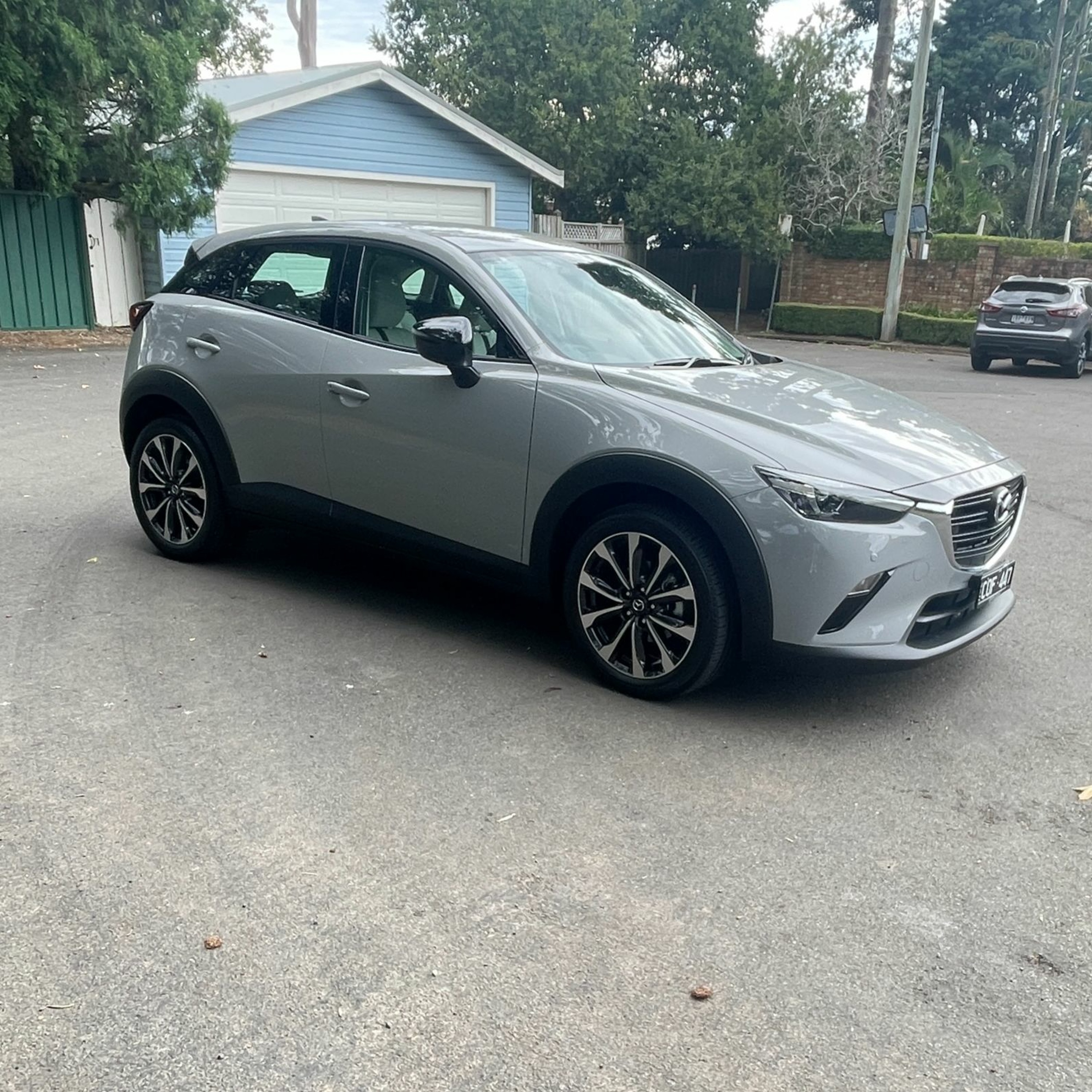 Overdrive: Kia EV9 vs Audi e-tron; Classic car room feature; Mazda CX3; Do classic cars pollute much thumbnail