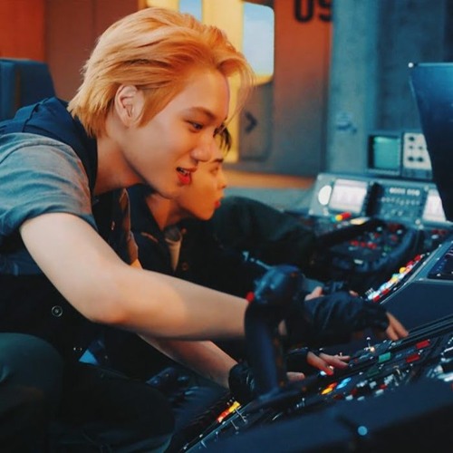 EXO - Don't Fight The Feeling Instrumental