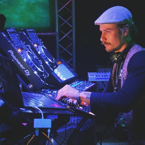 Hugo @ Pelican Central Hybrid Live Set (My Aeon)