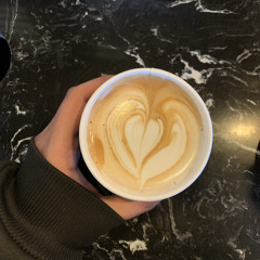 وبتحلا الدنيا ف عيني.