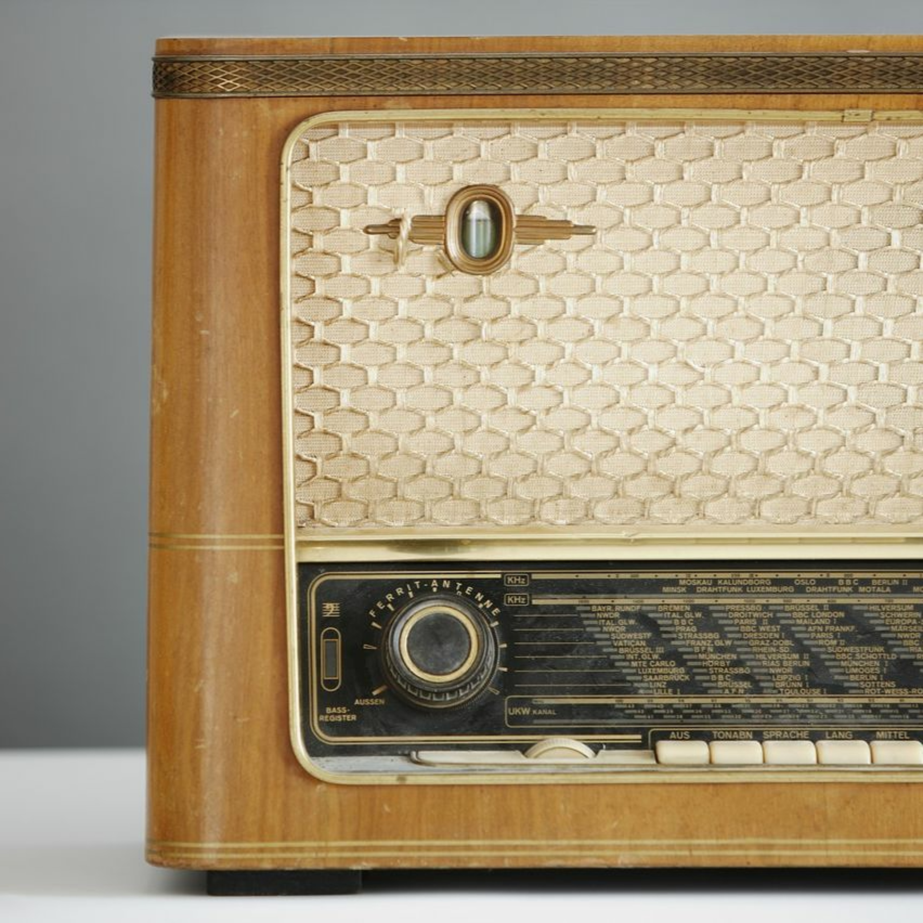 Moninaisuuden näkyminen kaupallisten radioiden soittolistoilla vaihtelevaa episode artwork