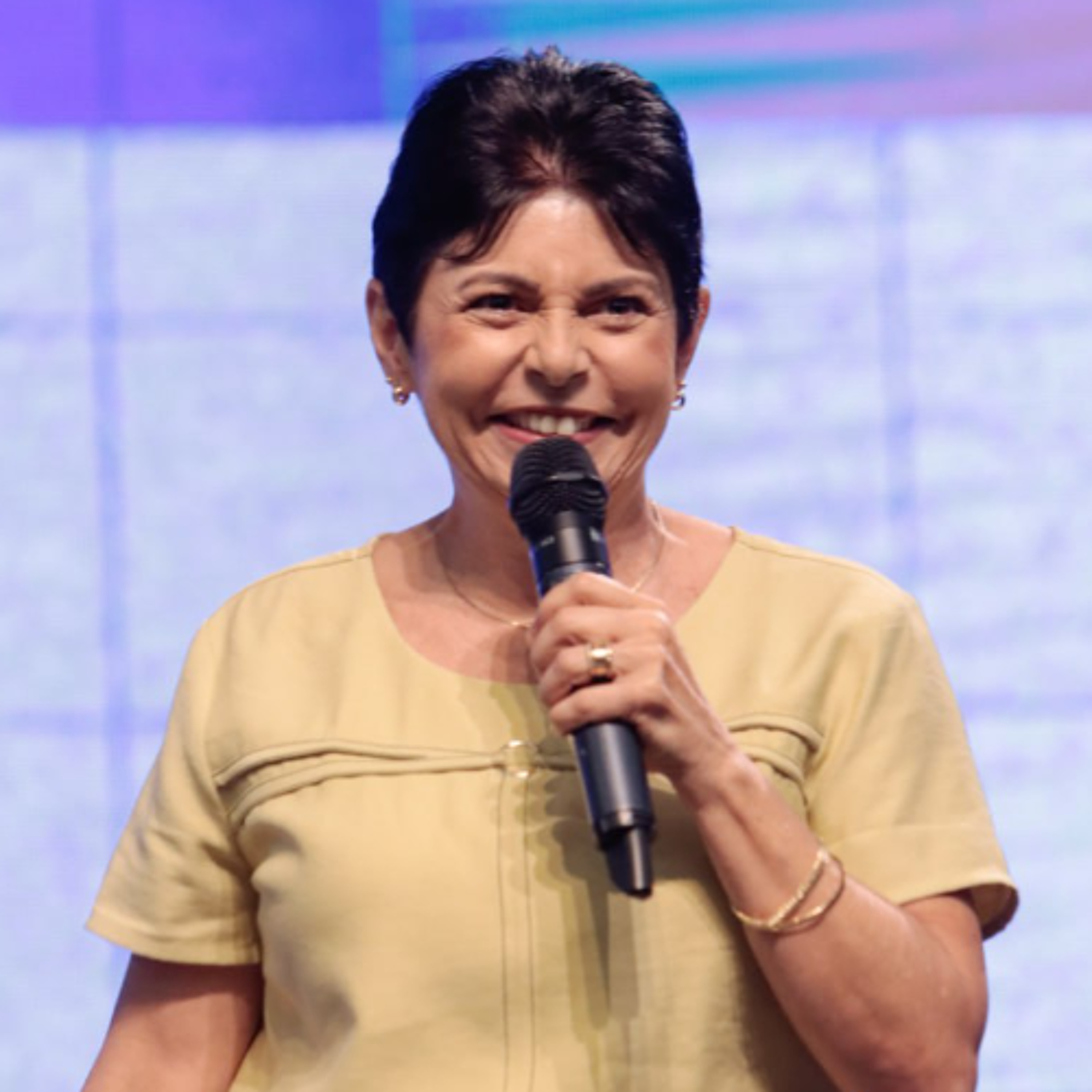 Grite mais alto! Como resistir às mentiras do inimigo e permanecer em fé? - Ana Helena