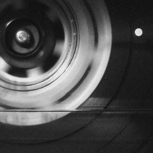 Detuned Wormhole Trip