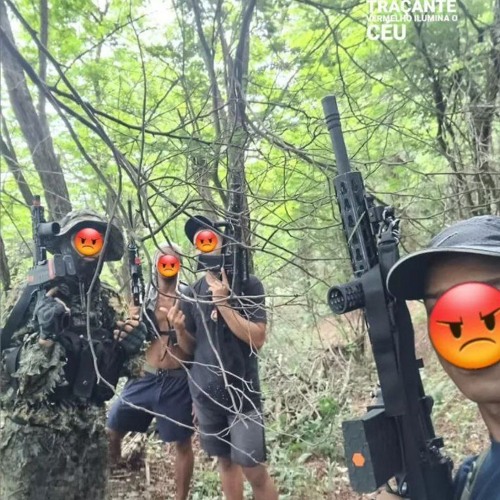 MC CHARUTO - TAL DE CAÇA TCP TA NA MÃO DO MANO RATO ( DJS DO CHEFE ) TROPA DA PARMA