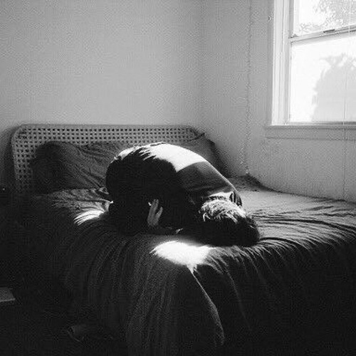 غريبه الي احبه يخون