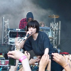 Crystal Castles - Untrust Us (Alternate Version) [with Alice Glass vocals] -  Live HQ
