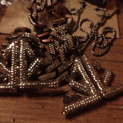 döndüm köşeyi tekte