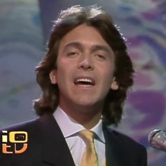 Ricardo Fogli (with Saxophone)