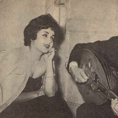 مرَّ خيالك وأنا وحدي تغمرني باقاتُ الوردِ