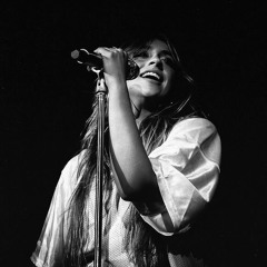 Sweater weather Tate McRae Live