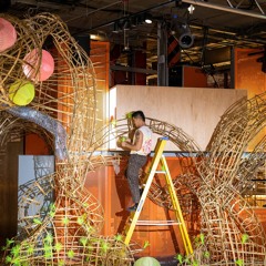 Audio Description - Leeroy New: Balete Spacecraft