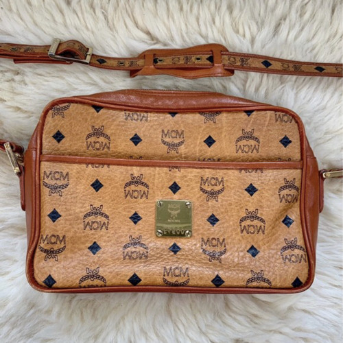 kleine braune tasche (feat. migawari)