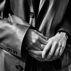 خليني حدك عيشني بقلبك ملكك راح اكون