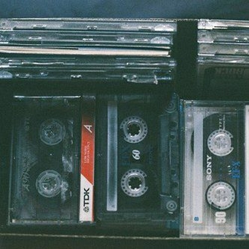 На каждой кассете. Старые кассеты Эстетика. Старые аудиокассеты. Видеокассеты Эстетика. Кассета музыкальная.