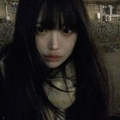 穿著毛衣的女孩