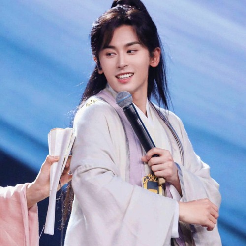 Stream 天问(演唱会Live)5.3 张哲瀚龚俊广播事故by Love ZZH