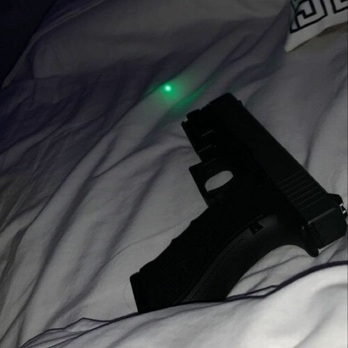 PISTOLA CON LAZER - MAKETA