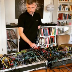 Modular melodic techno live jam featuring the synlimb